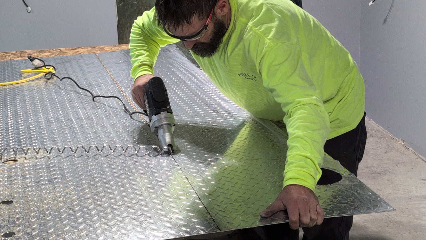 WEN 3650 Electric Swivel Head Metal Shear — Diamond Plate Cutting Tool | Cuts .025" to .045" Aluminum